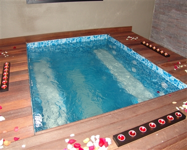 Romantic Jacuzzi & Massage Romantic Jacuzzi & Massage
