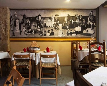 Jantar c/ Sobremesa & Espectáculo de Fado | Adega dos Fadistas | Alfama, Lisboa Jantar c/ Sobremesa & Espectáculo de Fado | Adega dos Fadistas | Alfama, Lisboa