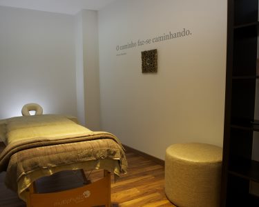 Massagem com Óleos Quentes & Essências de Mel | 1 Pessoa | 50 minutos | Príncipe Real, Lisboa Massagem com Óleos Quentes & Essências de Mel | 1 Pessoa | 50 minutos | Príncipe Real, Lisboa